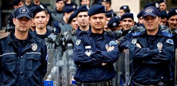 Turquie: mise à pied de plus de 12.000 policiers dans l`enquête sur le putsch raté